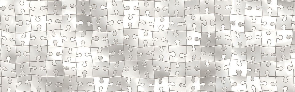 Symbolbild Lernen: weiße Puzzleteile, Credit: Gerd Altmann, Pixabay