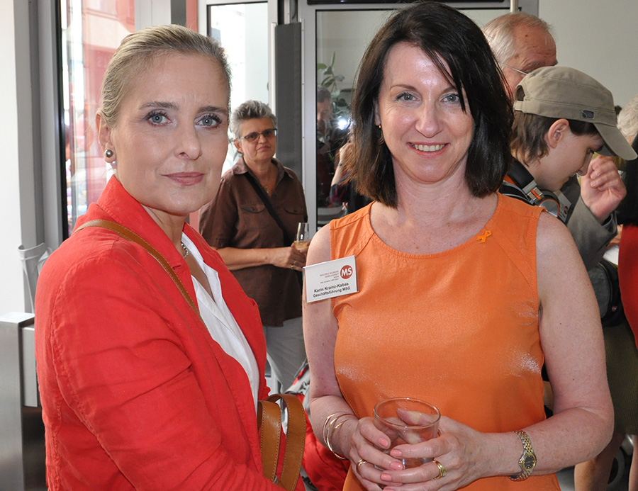 Alexandra Vossoughi-Turnauer (Schirmherrin der MS-Gesellschaft Wien) und Karin Krainz-Kabas (Geschäftsführerin der MS-Gesellschaft Wien)