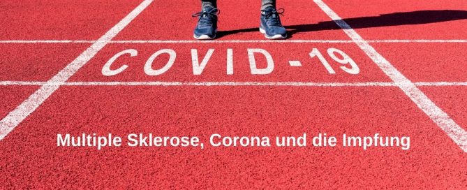 Beine auf Sportplatz vor Ziel mit Aufschrift "COVID-19", Text: Multiple Sklerose, Corona und die Impfung, Credit: Canva